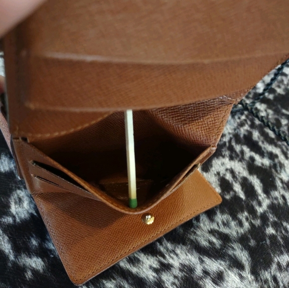 Authentic Louis Vuitton Elise Wallet - Picture 7 of 8